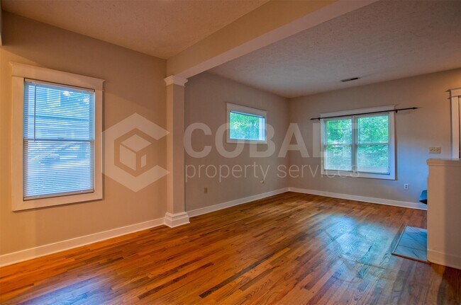 Building Photo - 925 Greenwood Ave NE