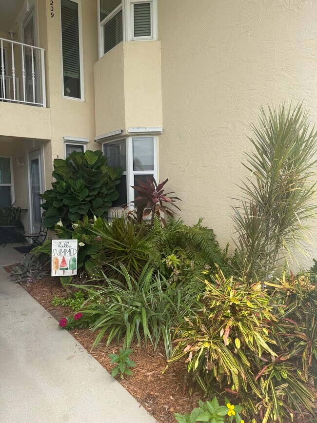 Foto del edificio - 625 W Lake Jasmine Cir