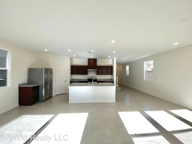 Foto del edificio - 5 br, 3 bath House - 6975 Bard Ave