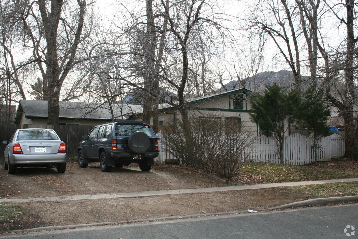 Primary Photo - 2216 Goss Cir E
