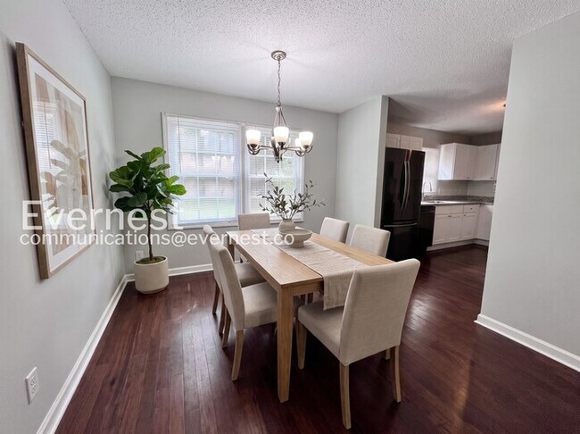 Foto del edificio - Home with Fenced Yard and Off-Street Parking / 3 Bed, 2.5 Bath / Voucher Accepted / Pet-friendly ...