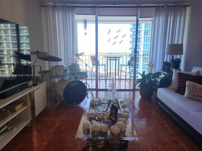 Foto del edificio - 1865 79th Street Causeway