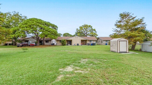 Foto del edificio - 604 Roselyn Ave