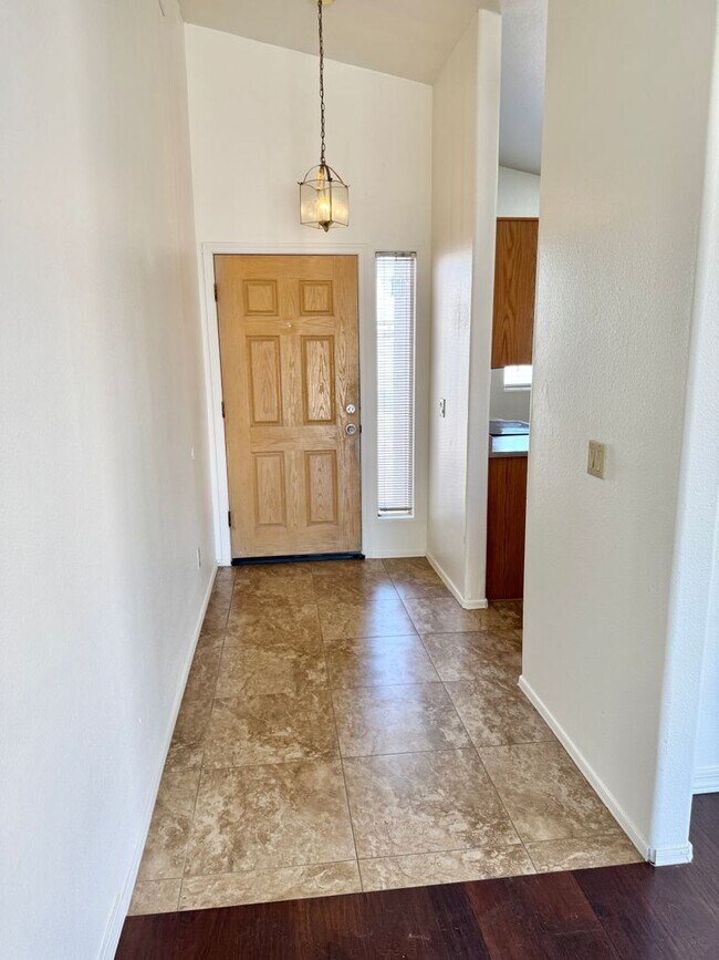 Foto del edificio - 3 Bedroom/2 Bath Single Level Home! NO HOA