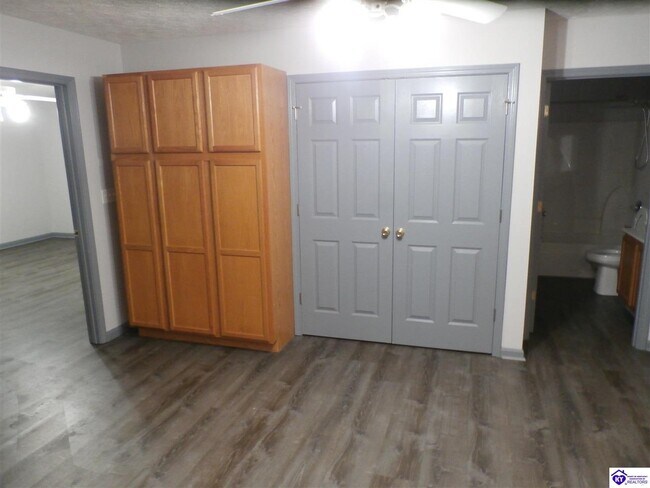 Foto del edificio - 207 Cottrell Ln