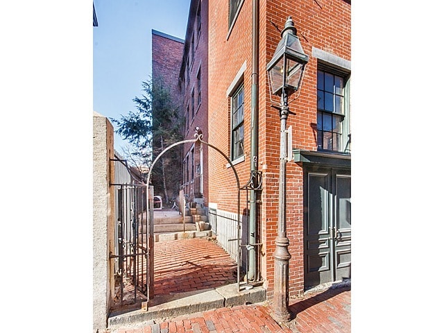 Building Photo - 61 Anderson St