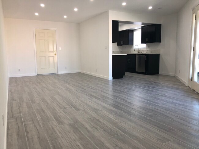 large living and dining room - 1110 Leland Way