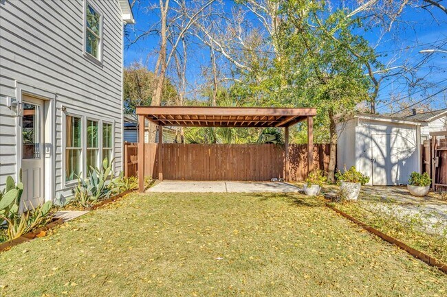 Foto del edificio - Downtown 4 bedroom home