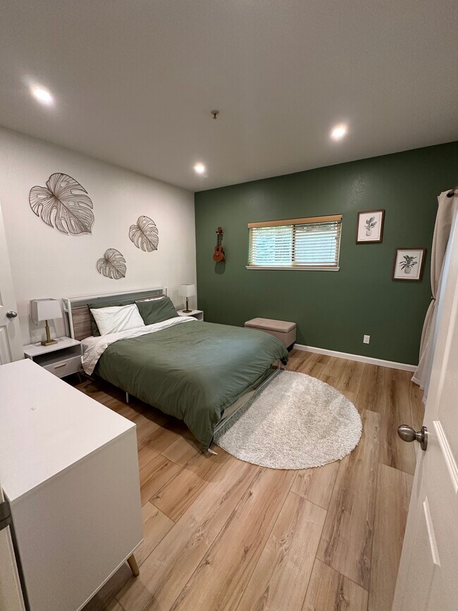 Foto del edificio - 1256 Stanhope Ln