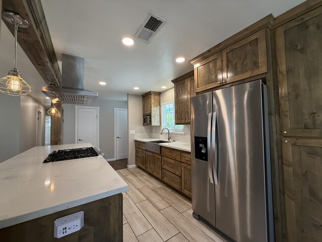 Building Photo - 1476 Hooker Oak Ave