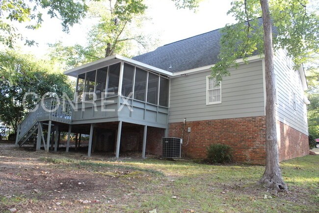 Foto del edificio - 512 Lyndhurst Rd