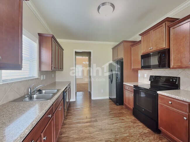 Building Photo - 3225 Saddlebrook Dr