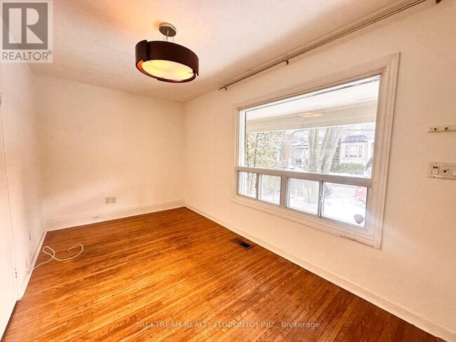 Photo du bâtiment - 135 Kenwood Ave