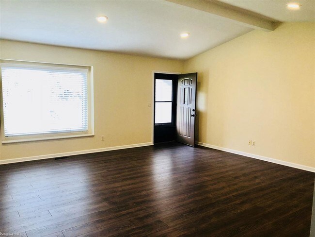 Building Photo - 39854 Bridgeview St