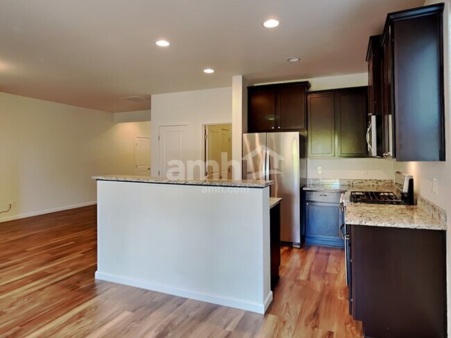 Foto del edificio - 477 McKinley St