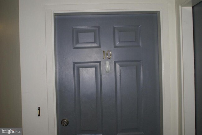 Foto del edificio - 1121 Stanley Ave
