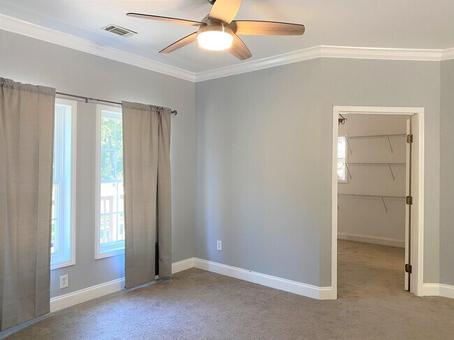 Foto del edificio - 32 McLane St