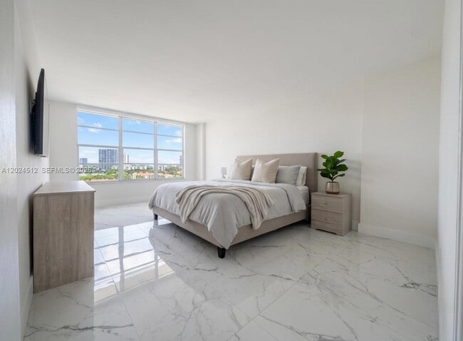 Building Photo - 3800 S Ocean Dr