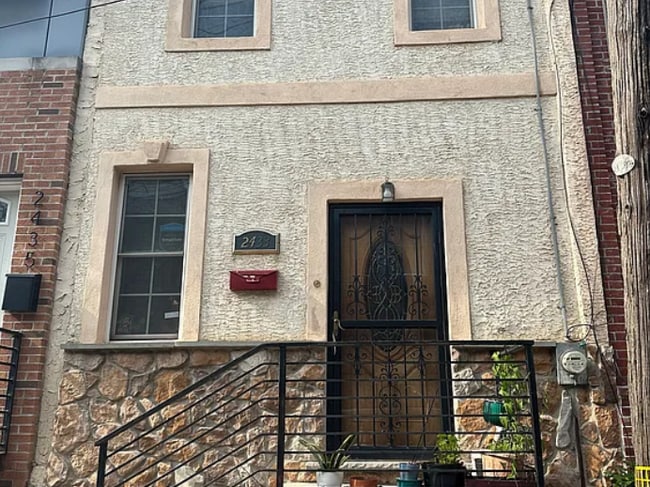 Photo - 2433 Manton St (Philadelphia, PA) Townhome