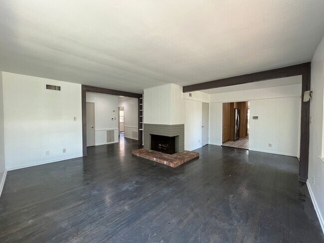 Foto del edificio - Sherman Oaks 3+2 w/bonus room + upgrades on cul-de-sac lot!