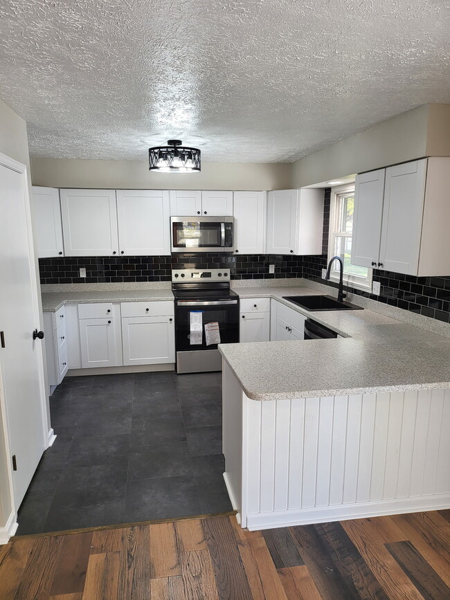 Building Photo - 642 Echo Bend Blvd