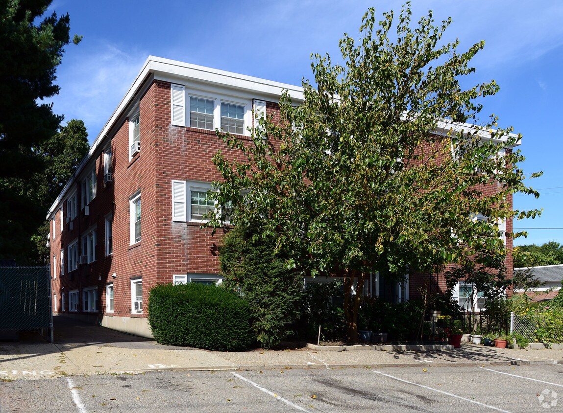 Building Photo - 4 Highland St