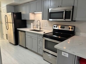 Building Photo - 2730 Brownsboro Rd