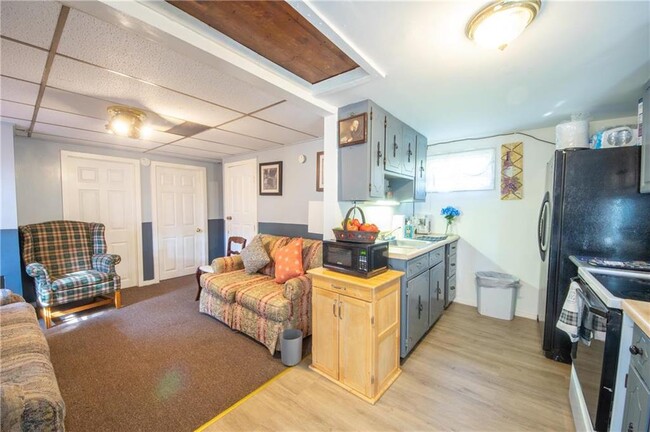 Building Photo - 827 Benninger Dr