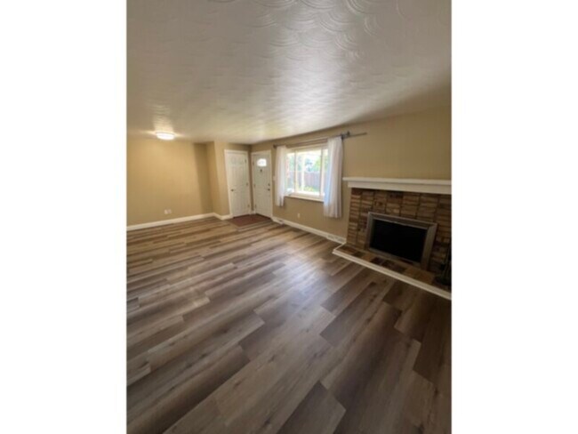 Foto del edificio - 3403 W Bowles Ave