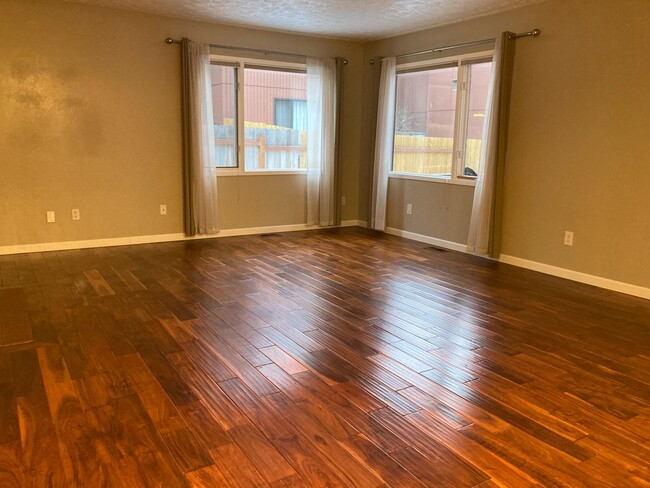 Foto del edificio - 3 Bedroom, 2.5 Bath Townhouse off Johns Ro...