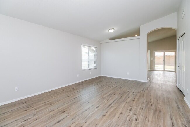 Building Photo - 6951 E Lomita Ave