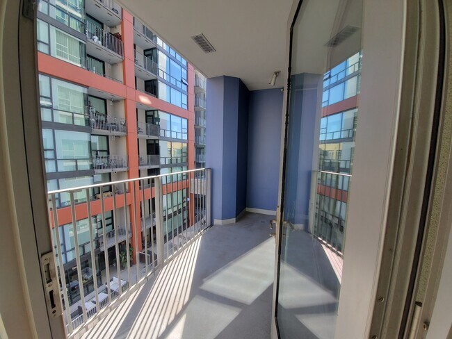 Building Photo - 321 10th Ave