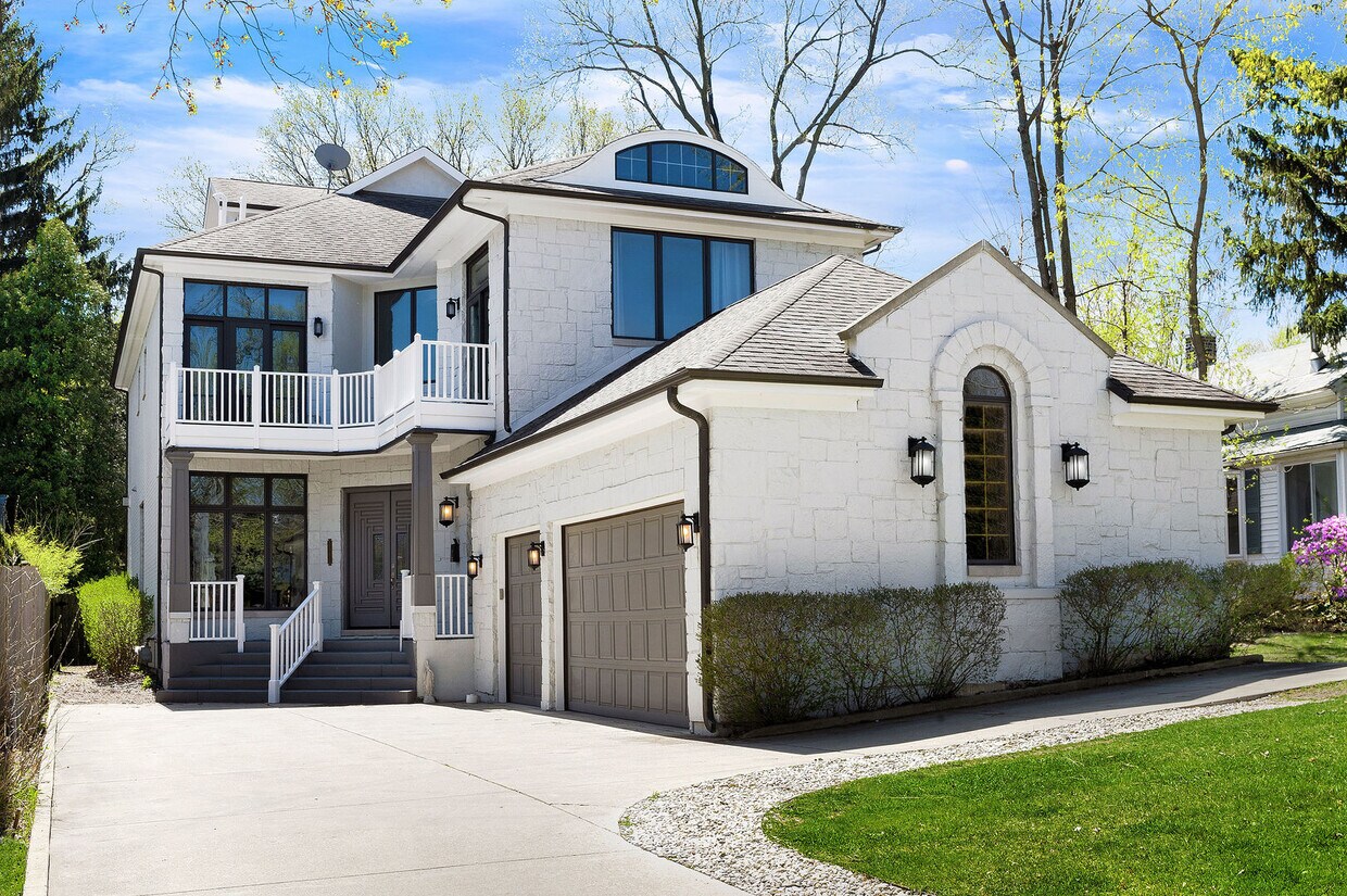 Primary Photo - 2117 Wilmette Ave