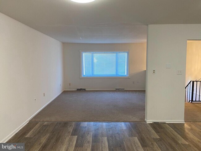 Building Photo - 1313 Chalet Dr