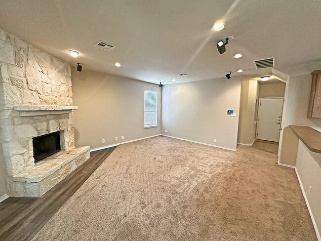 Foto del edificio - BEAUTIFUL 3 BD/2.5 BA IN SCHERTZ READY FOR...