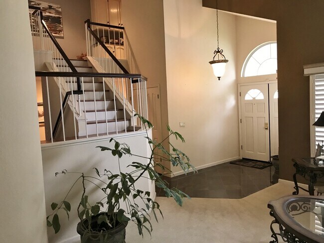 Foto del edificio - CORNER LOT MODERN 4 BEDROOM HOME DIXON *STAR RENTALS
