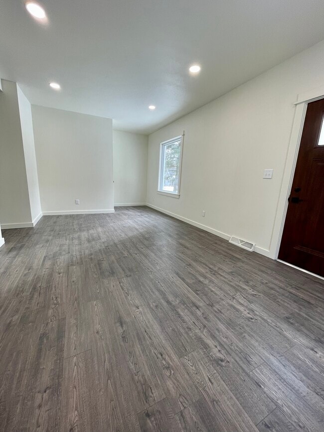 Living room - N53W37084 Madison St