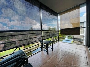 Building Photo - 109 Royal Pk Dr