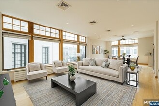 Building Photo - 30 Park Ave