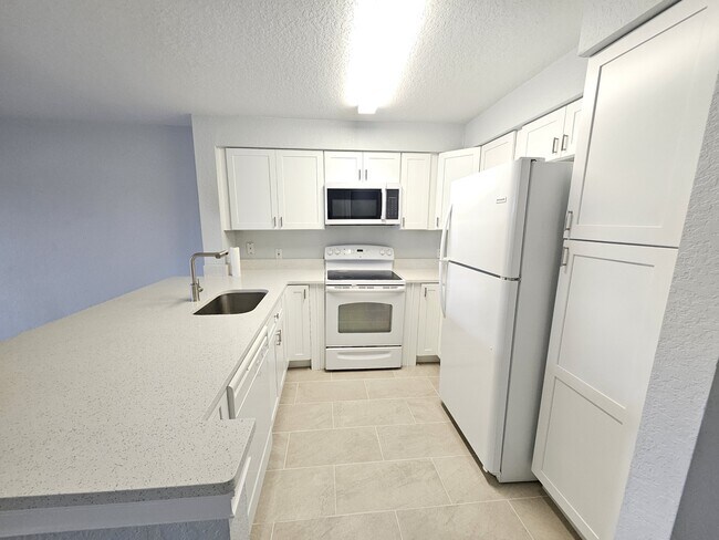 Foto del edificio - 14036 Fairway Island Dr