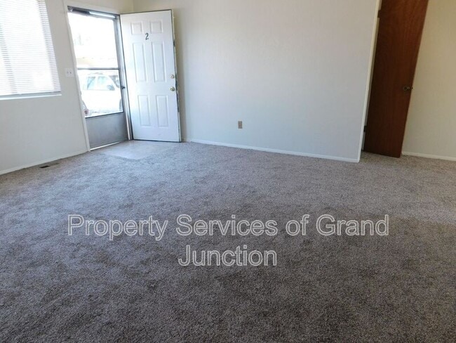 Building Photo - 477-32 1/8 32 1/8 Rd