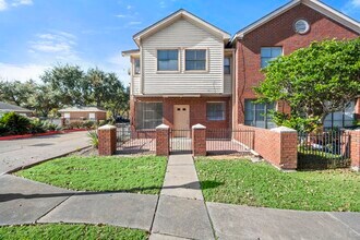 Building Photo - 1103 Dulles Ave