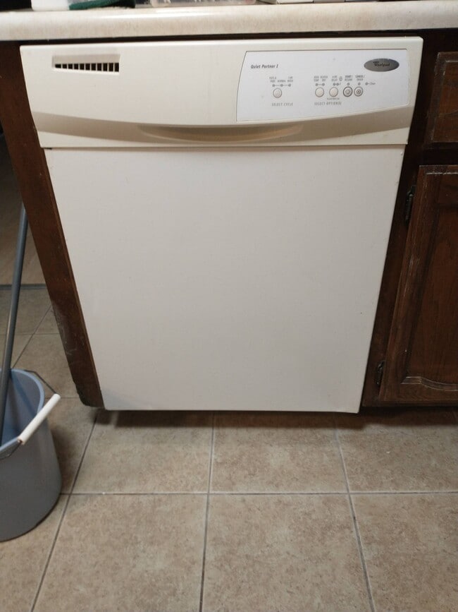 Building Photo - 485 Meadow Green Ln