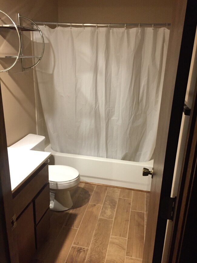 Baño completo - 3018 Eaton St