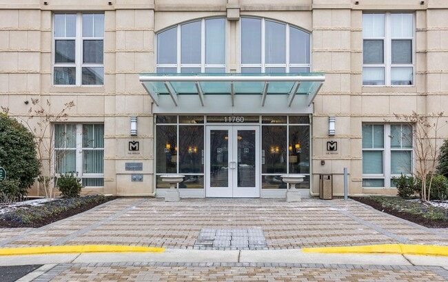 Building Photo - Beautiful 1 Bed 1 Bath Luxurious Condo In ...