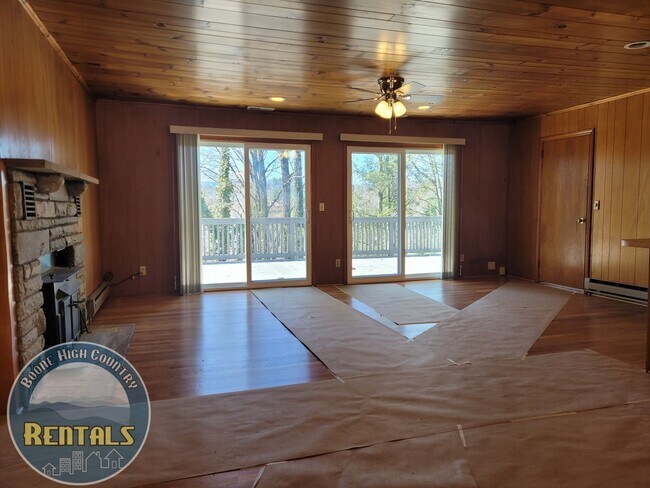 Building Photo - 199 N White Pine St