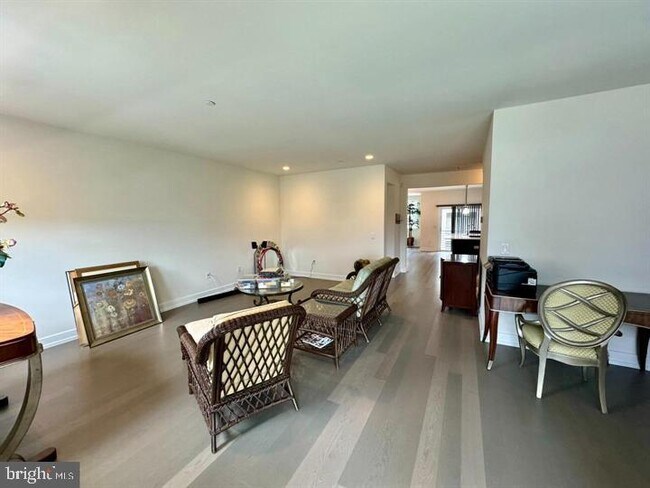 Foto del edificio - 906 Lakeview Ct
