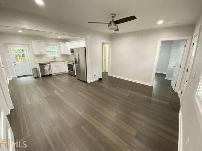 Building Photo - 1127 Dobbs Dr SE