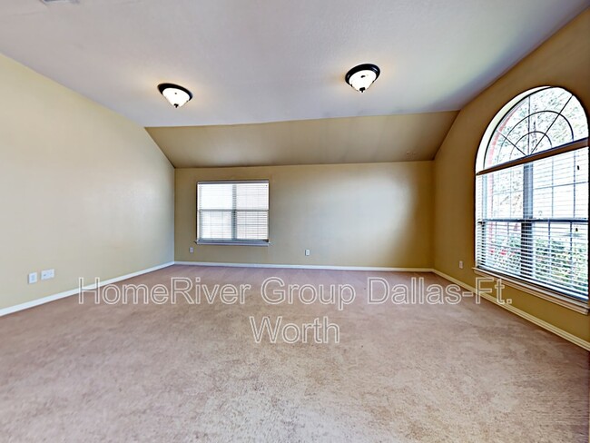 Building Photo - 5833 Palomino Dr