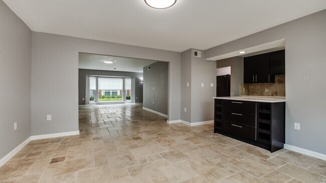 Foto del edificio - 12615 Huntingwick Dr